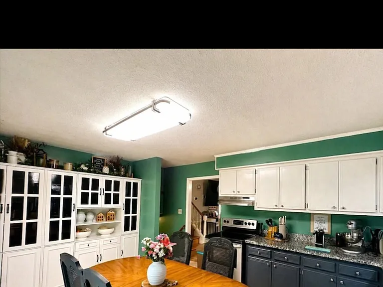 205 Edgewood St — Photo 9