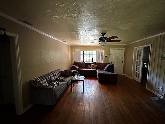 4th image of 229 Columbia Dr