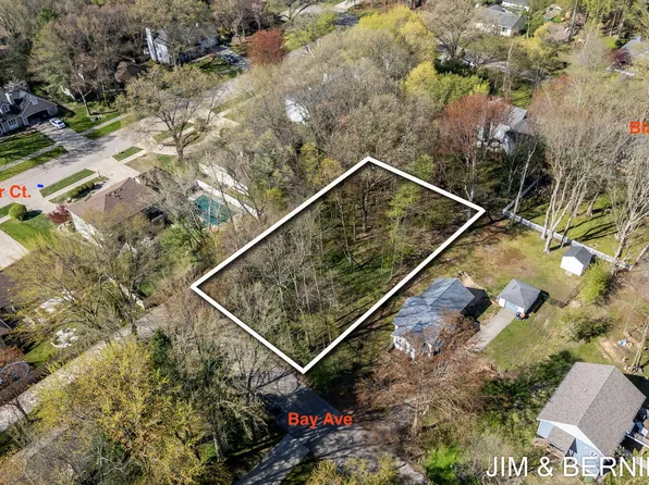 648 Bay Ave, Holland, MI 49423