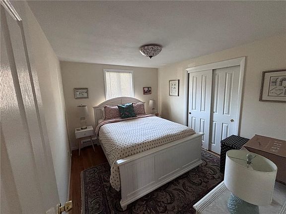 3rd image of 51 Surrey Ln