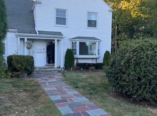 17 Lee Ct #17, New Rochelle, NY 10805
