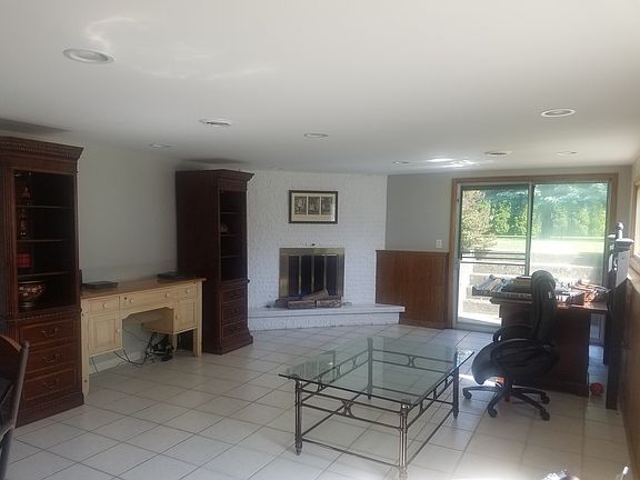 4th image of 1150 Howard Ave