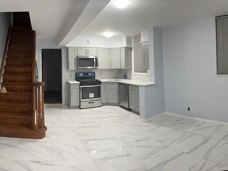 1563 E 56th St #BASEMENT — Photo 3