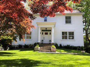 49 Lockwood Ln, Riverside, CT 06878