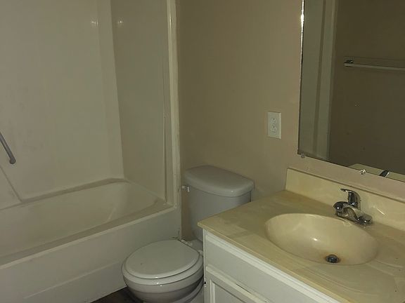 4th image of 645 Main St E APT B