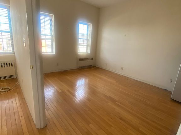 2nd image of 890 W Beech St APT 2F