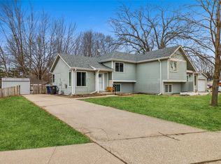 2220 E Rose Ave, Des Moines, IA 50320