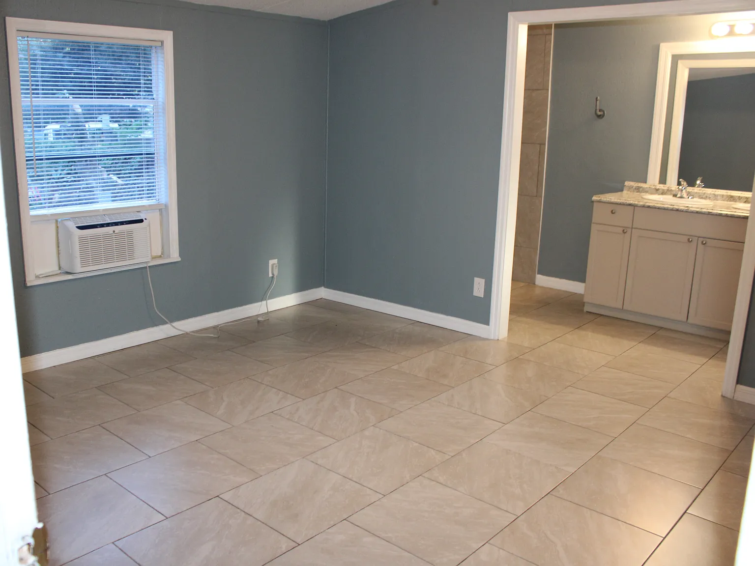 2 bed, 960 sqft, $1,300 — Photo 3