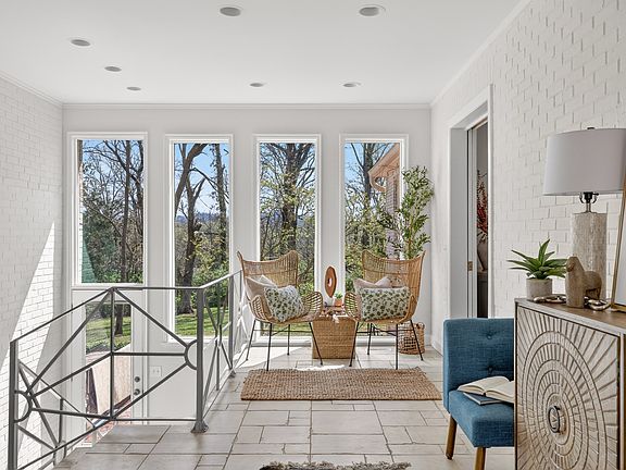 3rd image of 2809 Wimbledon Rd