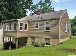 402 Robinson Pl, Charlottesville, VA 22902