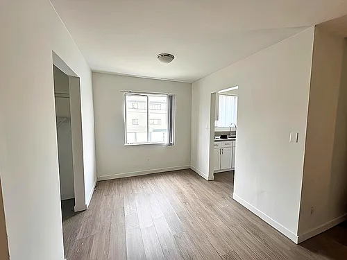 470 S Mariposa Ave #7 — Photo 7