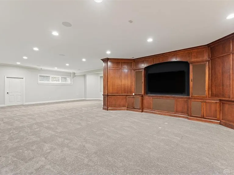 9020 Whisperinghill Dr — Photo 59