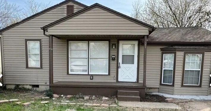 316 E Jarman Dr