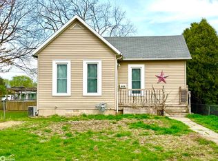2116 Charles St, Burlington, IA 52601