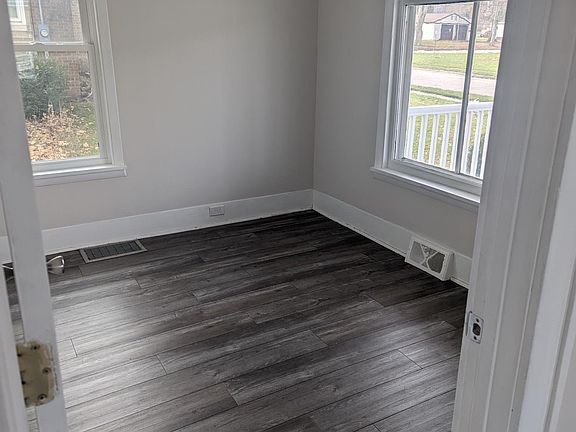 2nd image of 112 Mill St