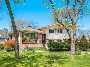 2506 Allison Ct, Glenview, IL 60025