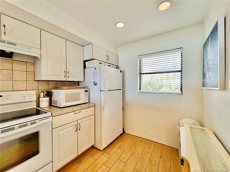 9400 S Ocean Dr #202 — Photo 5