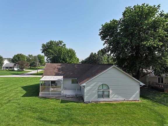 3rd image of 213 S Park Dr
