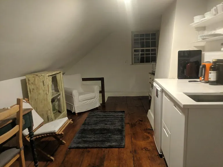 Kitchen sitting area