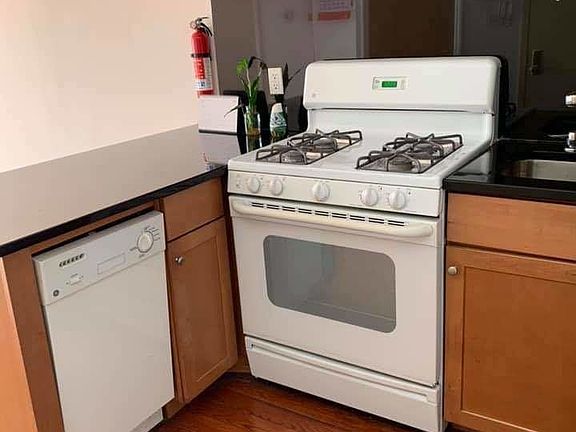 3rd image of 14225 37th Ave #7A