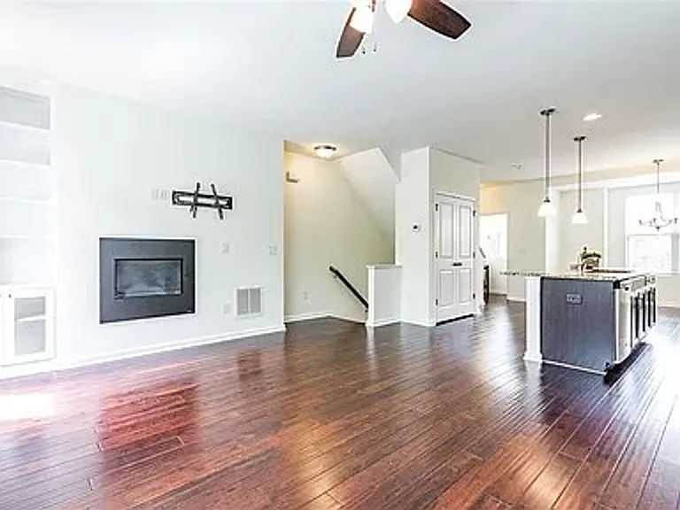3917 Brokenshire St — Photo 2