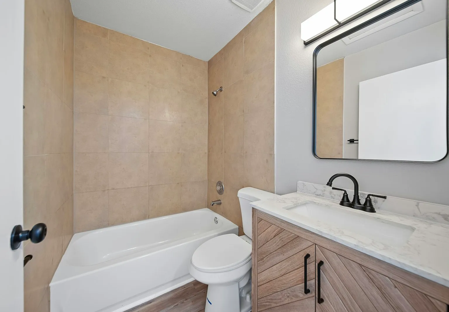 714 East Floribraska Avenue, Unit D — Photo 4
