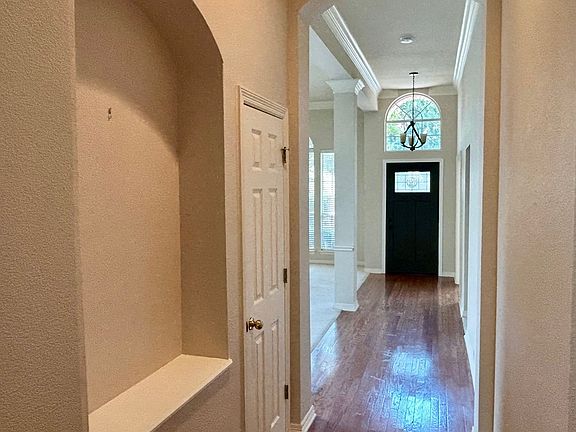 3rd image of 409 Crestview Point Dr