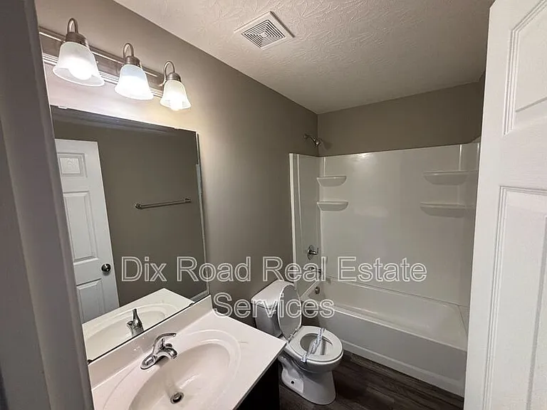 424 W Kemper Rd — Photo 18