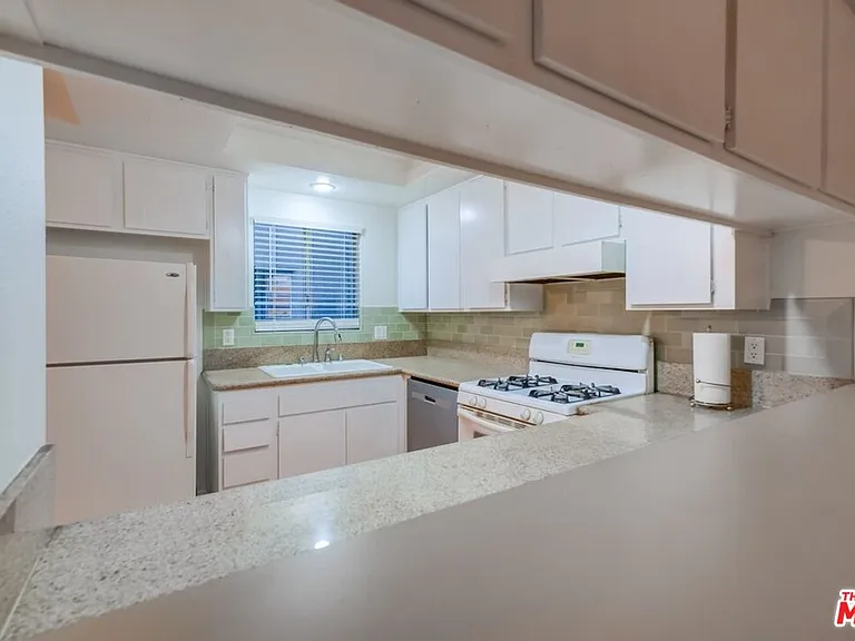 1077 W Kensington Rd #3 — Photo 17