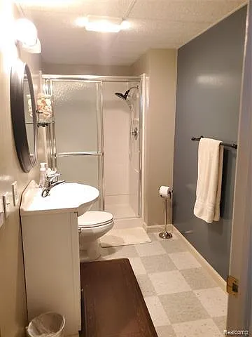 Guest Bathroom 2 (Basement)