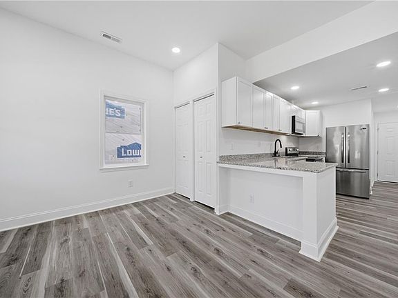 4th image of 2315 Westminster Ave