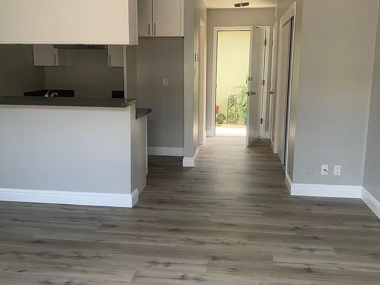 560 Charter St — Photo 2