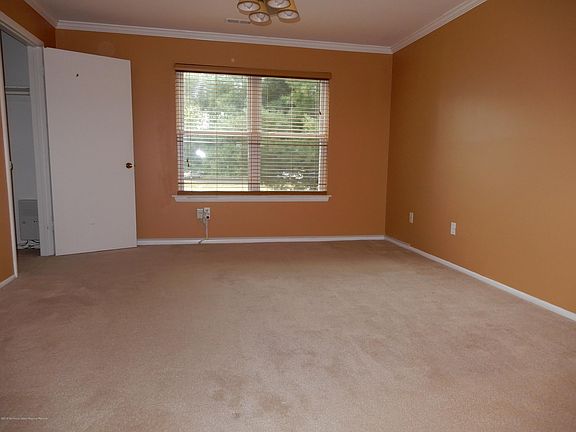 4th image of 704-3 Zlotkin Cir