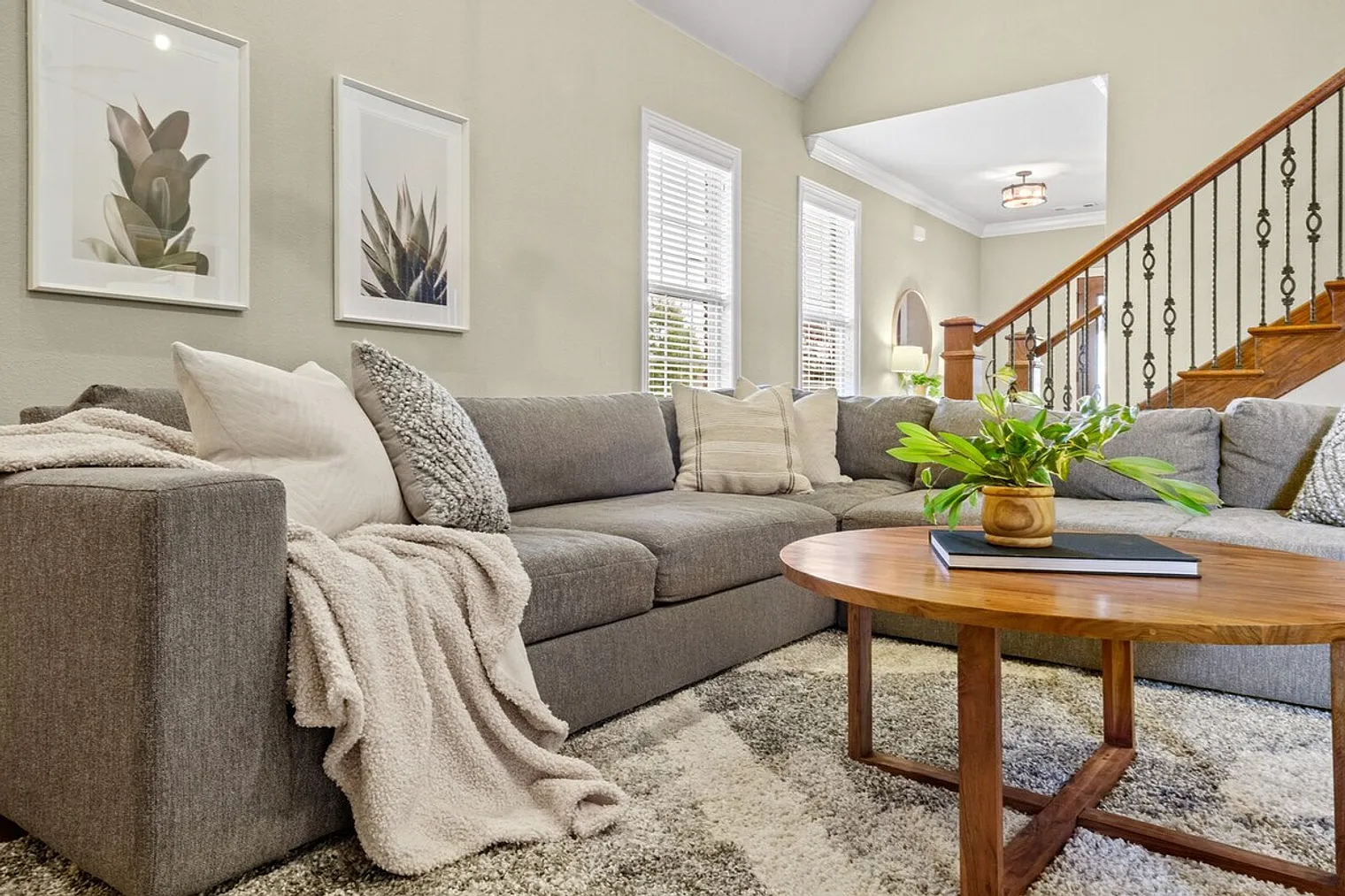 4 bed, 2.0 bath, 3207 sqft, $11,146 — Photo 3