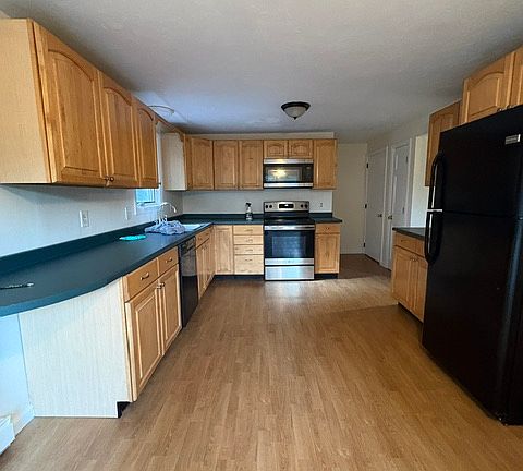 3rd image of 40 North St Unit 40