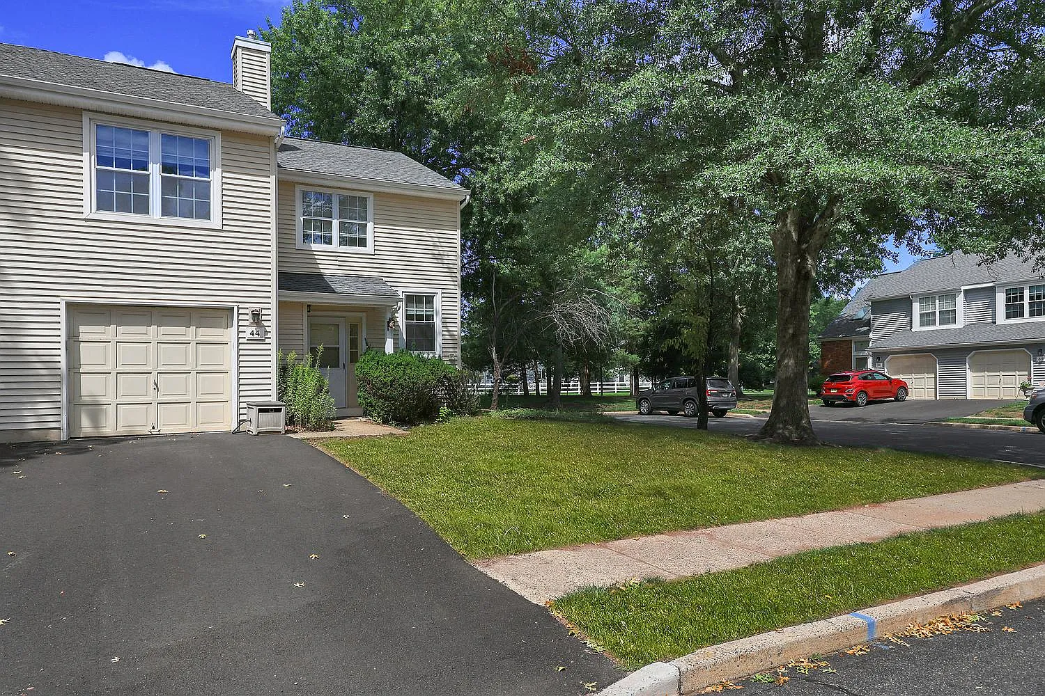 44 Whitby Cir — Photo 3