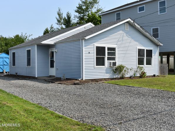8 Lake Superior Dr