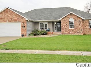 350 Meredith Dr, Sherman, IL 62684