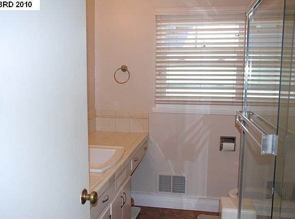 4th image of 4215 Linnet Ave