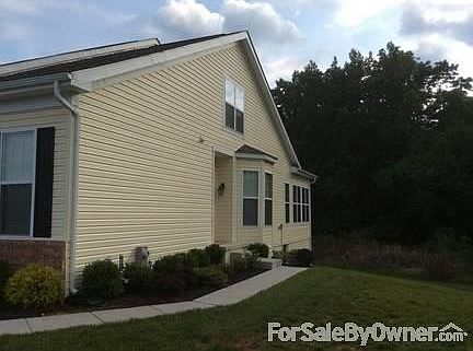 End unit with woods in back
						:
						End unit with woods in back