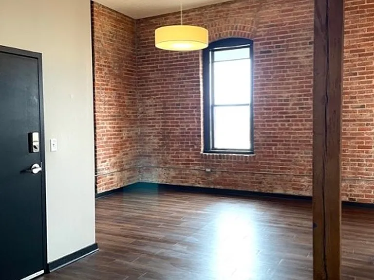 Landmark Lofts Apartments — Photo 46