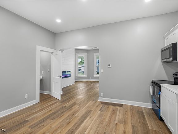 5th image of 404 Abington Ave