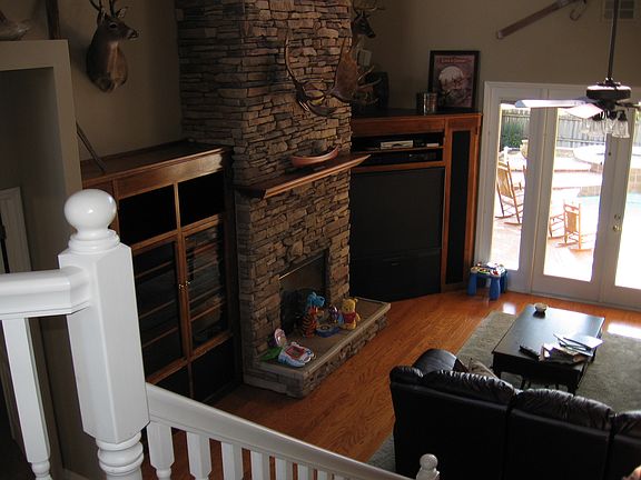 5th image of 326 Savannah Holly Ln