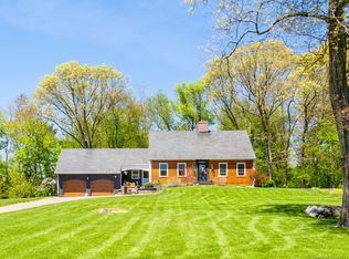 404 Whippoorwill Ln, Stratford, CT 06614