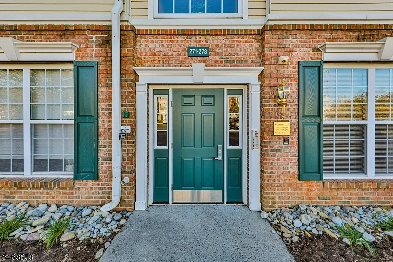 1 bed, 1.5 bath, 816 sqft, $2,100 — Photo 1