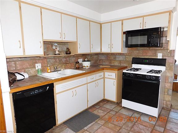 4th image of 15209 Louis Ave