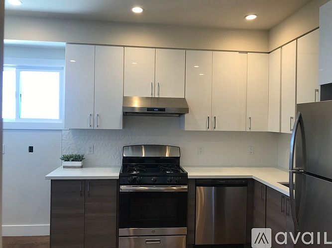 1st image of 32 Roosevelt Way