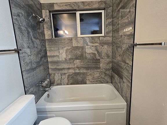 5th image of 909 Grove St APT 2A