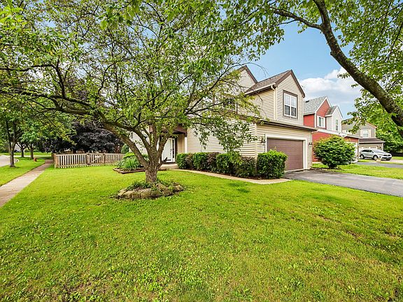 3rd image of 647 E Princeton Ct