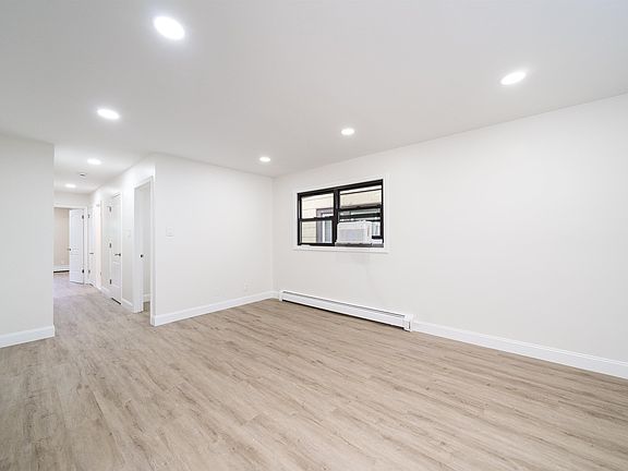 3rd image of 213 Manhattan Ave Floor 2